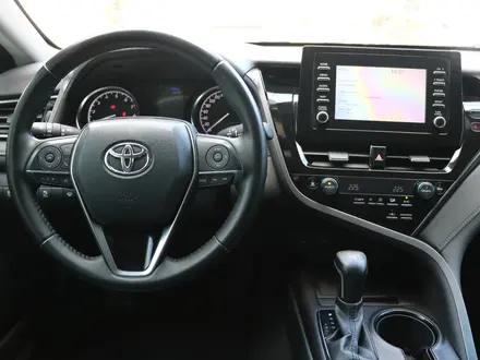 Toyota Camry 2021 года за 13 750 000 тг. в Астана – фото 14