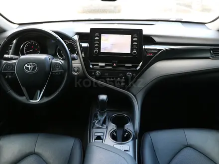 Toyota Camry 2021 года за 13 750 000 тг. в Астана – фото 16
