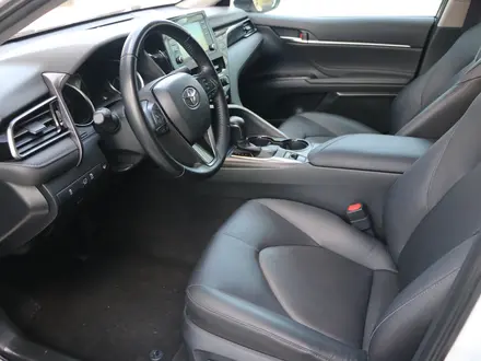 Toyota Camry 2021 года за 13 750 000 тг. в Астана – фото 11