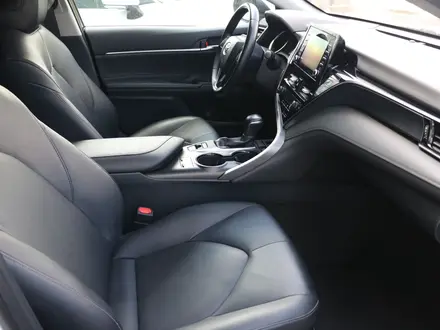 Toyota Camry 2021 года за 13 750 000 тг. в Астана – фото 9