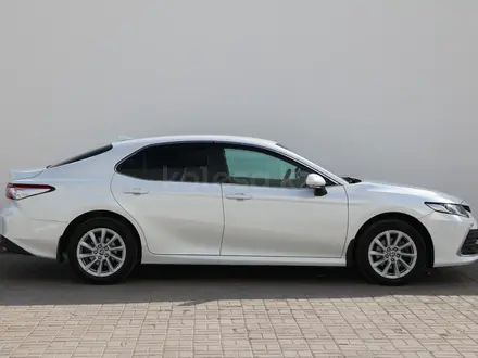 Toyota Camry 2021 года за 13 750 000 тг. в Астана – фото 6