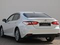 Toyota Camry 2021 года за 13 750 000 тг. в Астана – фото 2