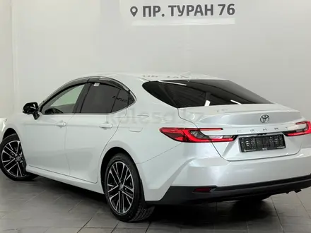 Toyota Camry Luxe 2024 года за 21 490 000 тг. в Астана – фото 2