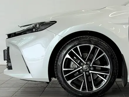 Toyota Camry Luxe 2024 года за 21 490 000 тг. в Астана – фото 17