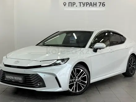 Toyota Camry Luxe 2024 года за 21 490 000 тг. в Астана