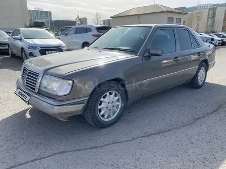 Mercedes-Benz E 260 1992 года за 1 300 000 тг. в Астана – фото 3
