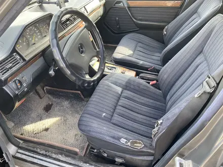 Mercedes-Benz E 260 1992 года за 1 300 000 тг. в Астана – фото 9