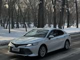 Toyota Camry 2018 годаfor14 300 000 тг. в Алматы – фото 2