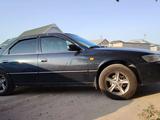 Toyota Camry 1998 годаүшін3 100 000 тг. в Жанаозен – фото 3