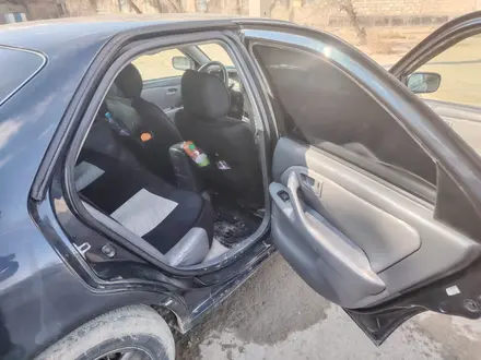 Toyota Camry 1998 года за 3 100 000 тг. в Жанаозен – фото 5