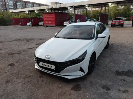 Hyundai Elantra 2023 года за 7 750 000 тг. в Караганда – фото 2