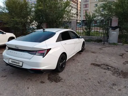 Hyundai Elantra 2023 года за 7 750 000 тг. в Караганда – фото 3