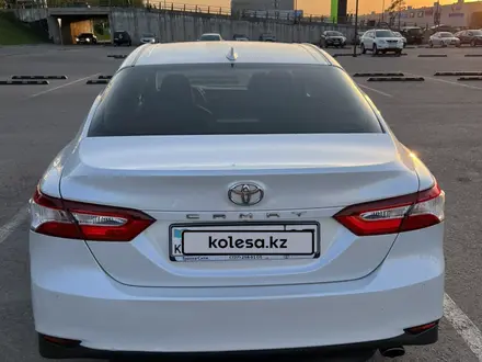 Toyota Camry 2018 года за 14 000 000 тг. в Алматы – фото 10