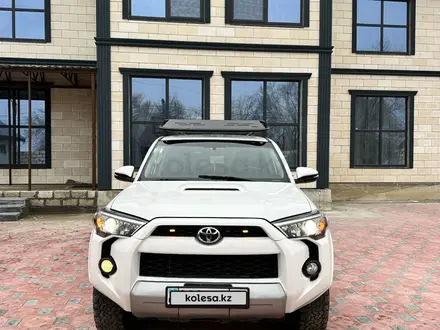 Toyota 4Runner 2015 года за 15 500 000 тг. в Актобе