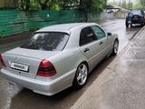 Mercedes-Benz C 180 1999 годаүшін1 800 000 тг. в Алматы – фото 4