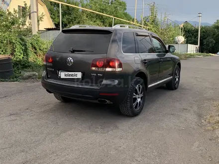 Volkswagen Touareg 2007 года за 6 000 000 тг. в Алматы – фото 27