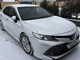 Toyota Camry 2018 года за 13 000 000 тг. в Атырау