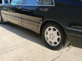 Mercedes-Benz S 320 1999 года за 4 500 000 тг. в Актау – фото 2