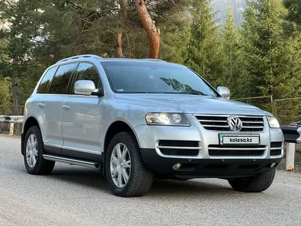 Volkswagen Touareg 2007 года за 3 800 000 тг. в Астана – фото 2