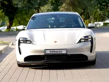 Porsche Taycan, 2022