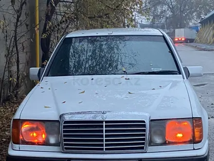 Mercedes-Benz E 280 1989 года за 1 550 000 тг. в Алматы