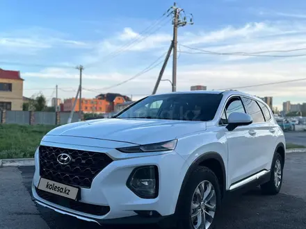 Hyundai Santa Fe 2018 года за 12 750 000 тг. в Астана