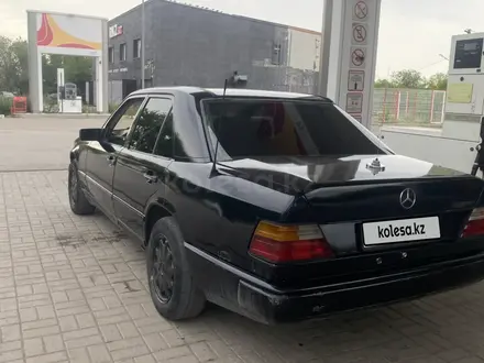Mercedes-Benz E 230 1989 года за 1 000 000 тг. в Караганда