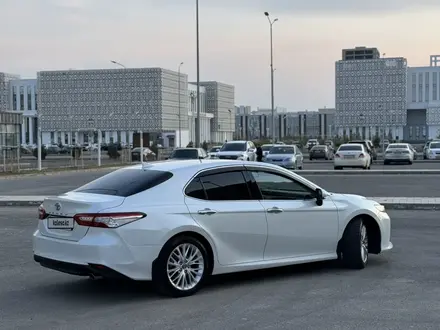 Toyota Camry 2018 года за 15 000 000 тг. в Туркестан – фото 2
