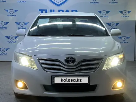 Toyota Camry 2011 года за 6 850 000 тг. в Шымкент – фото 2