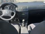 Volkswagen Jetta 2004 годаүшін2 300 000 тг. в Рудный – фото 3