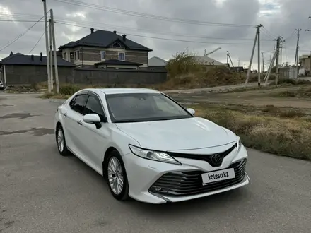 Toyota Camry 2018 года за 13 500 000 тг. в Шымкент