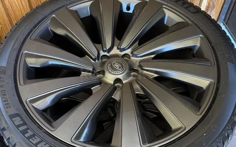 Кованные диски на Range Rover с резиной Michelin 23 размерүшін4 000 000 тг. в Астана