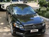 Volkswagen Passat (USA) 2014 года за 3 000 000 тг. в Уральск – фото 2