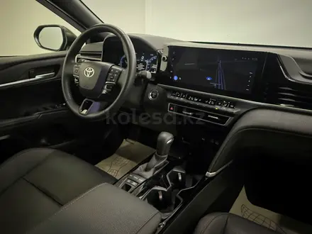 Toyota Camry Prestige 2025 года за 21 190 000 тг. в Астана – фото 13