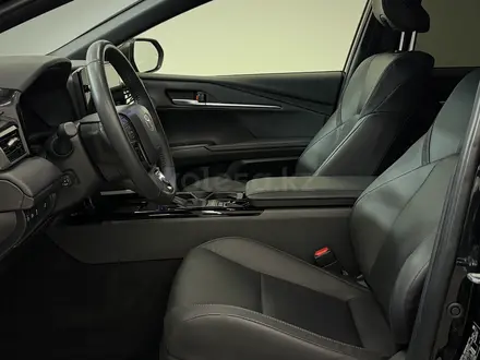 Toyota Camry Prestige 2025 года за 21 190 000 тг. в Астана – фото 12