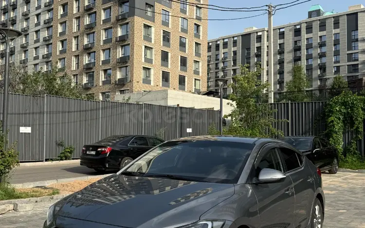 Hyundai Elantra 2018 года за 7 400 000 тг. в Алматы