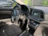 Hyundai Elantra 2018 года за 7 400 000 тг. в Алматы – фото 2