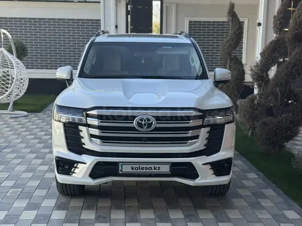 Toyota Land Cruiser 2023 года за 45 000 000 тг. в Шымкент