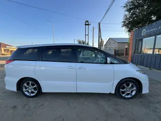 Toyota Estima, 2009