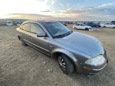 Volkswagen Passat 2003 года за 100 000 тг. в Атырау – фото 5