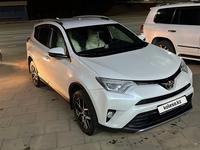 Toyota RAV4 2018 года за 13 500 000 тг. в Актобе