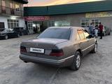 Mercedes-Benz E 220 1991 года за 850 000 тг. в Алматы – фото 3