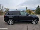 Volkswagen Touareg 2008 годаfor6 950 000 тг. в Алматы – фото 2