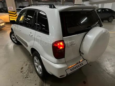 Toyota RAV4 2004 года за 5 700 000 тг. в Астана – фото 2