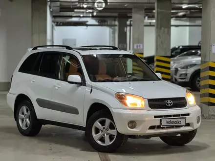 Toyota RAV4 2004 года за 5 700 000 тг. в Астана