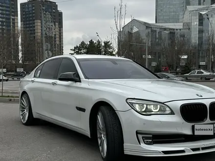 BMW 740 2013 года за 16 700 000 тг. в Алматы – фото 3