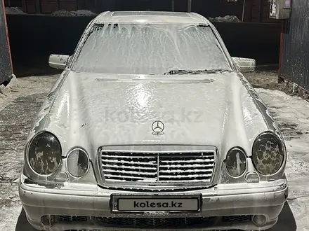 Mercedes-Benz E 320 1997 года за 3 000 000 тг. в Алматы – фото 4