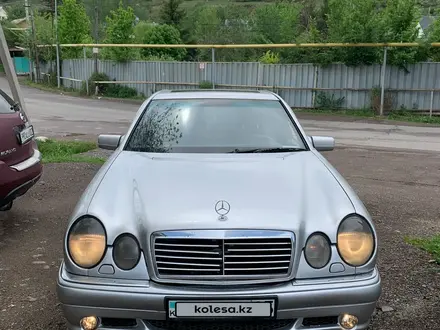 Mercedes-Benz E 320 1997 года за 3 000 000 тг. в Алматы – фото 2
