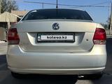 Volkswagen Polo 2014 годаүшін3 900 000 тг. в Шымкент – фото 2