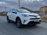 Toyota RAV4 2018 года за 11 000 000 тг. в Атырау – фото 4